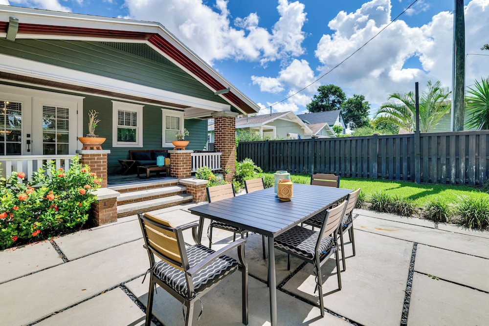 Renovated, Stylish Retreat w/ Patio in Lakeland!