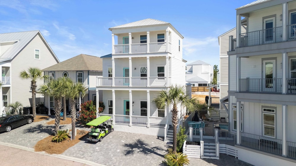 Mins to Beach Access + Pet-friendly + Golf Cart 30A White Sands by Avantstay