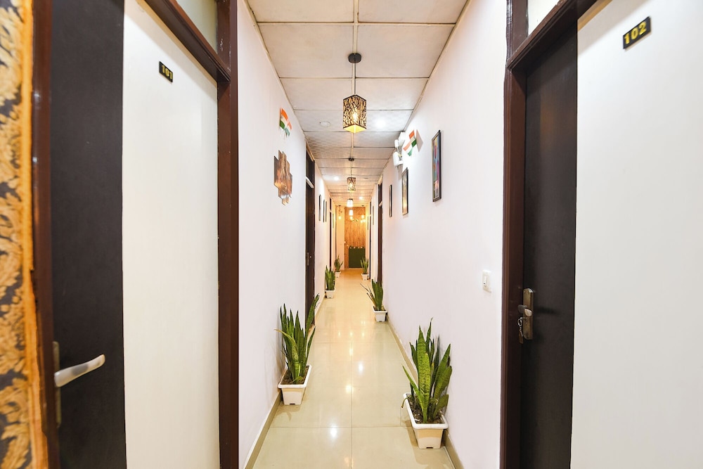 Fabhotel Lotus Inn