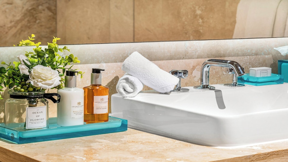 Luxury Vacation Rentals at 1 Hotel & Homes by LRMB