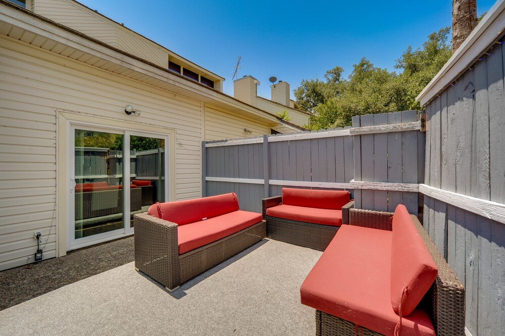 Dog-friendly Texas Retreat w/ Fireplace Grill! - Property Image 9