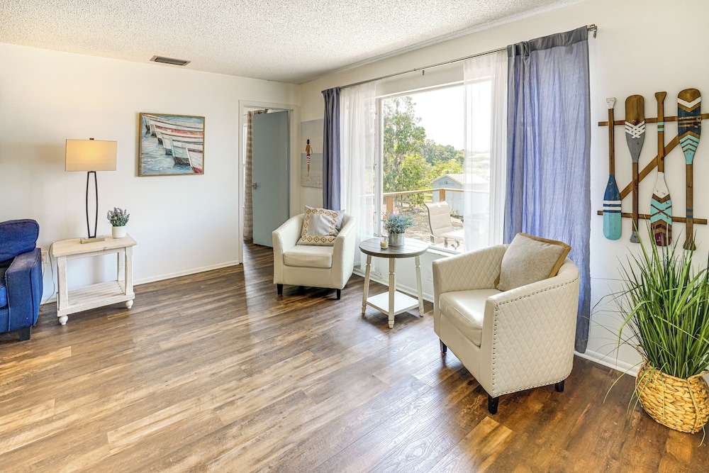 1 Mi to Downtown Lake Placid: Waterfront Retreat!