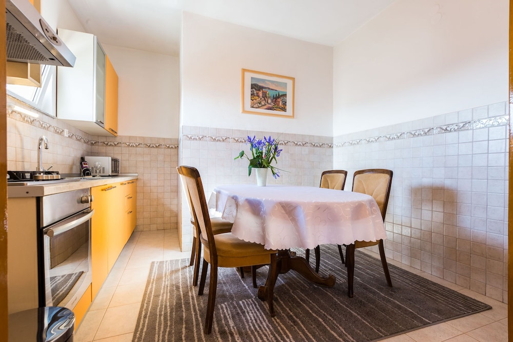 Lovely Leisure Apartments With Pool