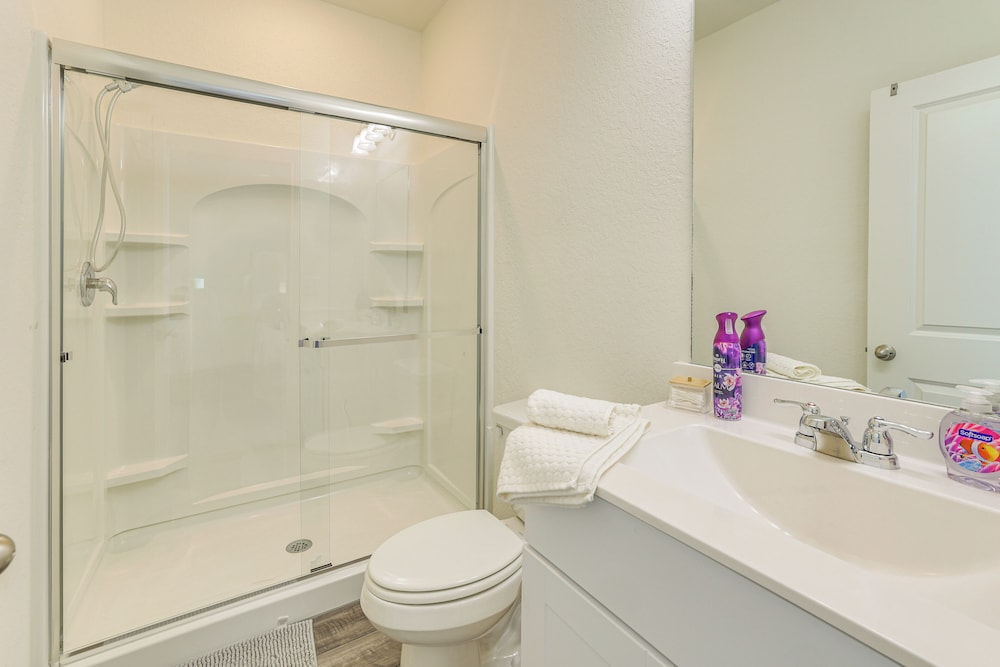 Pool Access: Family Home w/ Yard Near Lackland AFB