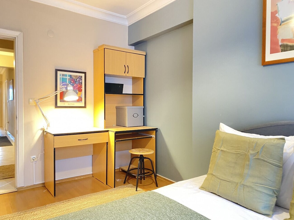 Missafir Sleek Flat in Nisantasi With Terrace