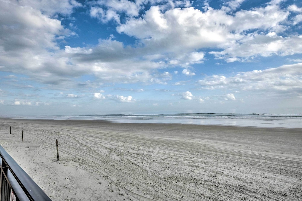 Daytona Beach Studio w/ Pool + Ocean Access! view 5