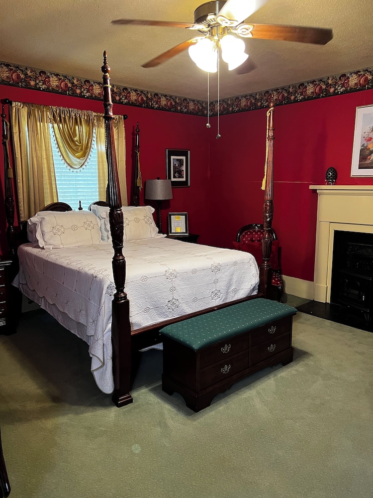Commodore Bed and Breakfast