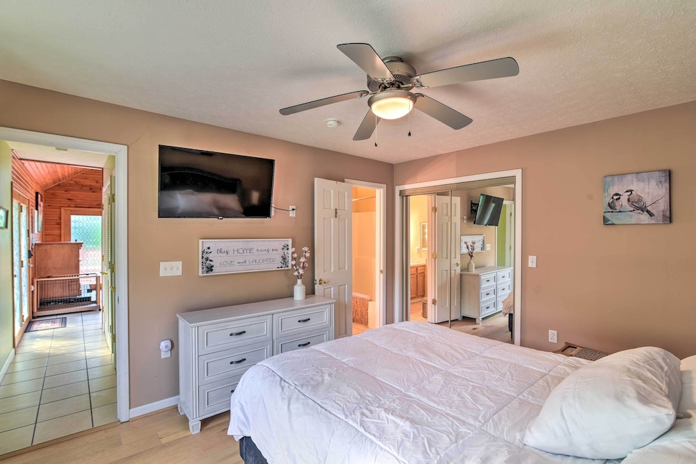 'ryman Riviera' Home w/ Fireplace: Steps to River view 3