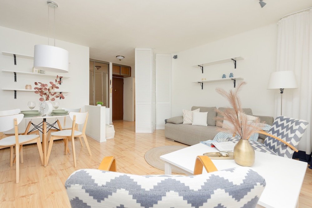Warsaw Center Apartment by Renters view 4