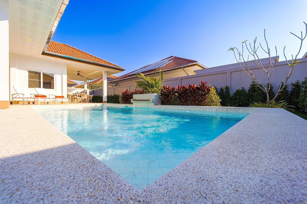 New Modern 3 Bedroom Pool Villa MB3