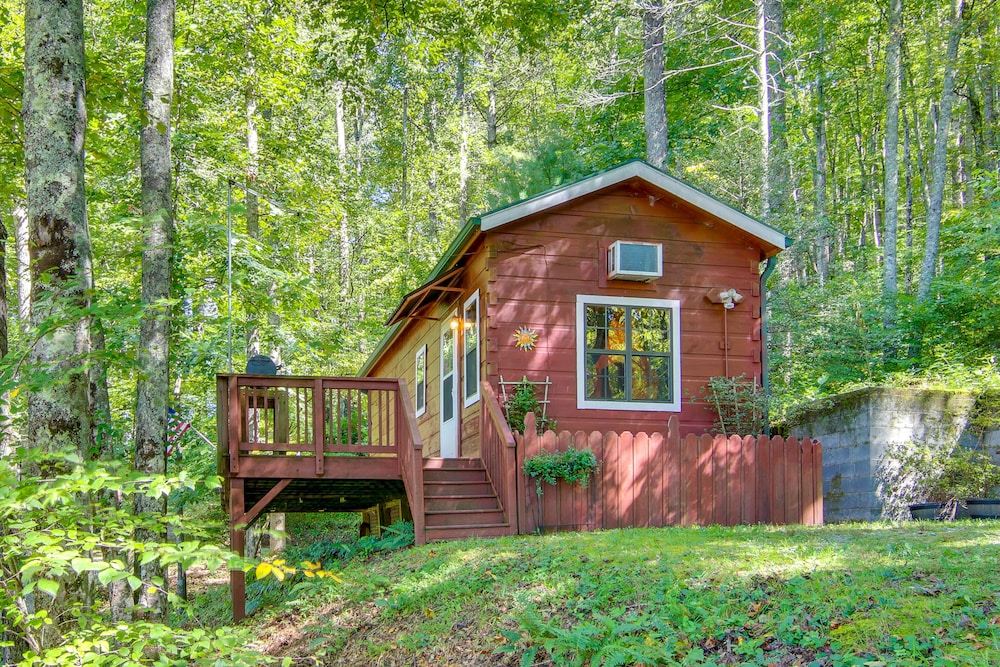 Hendersonville Cabin Near Hiking & Waterfalls! view 3