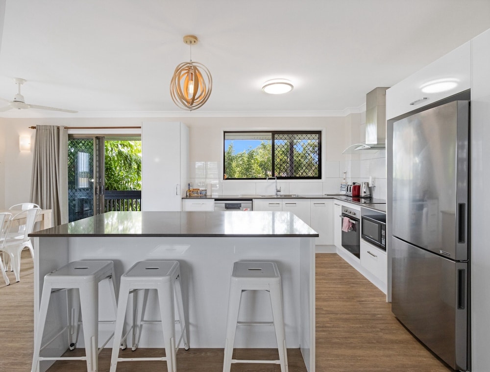 Spacious 3-bed Home With Large Balcony