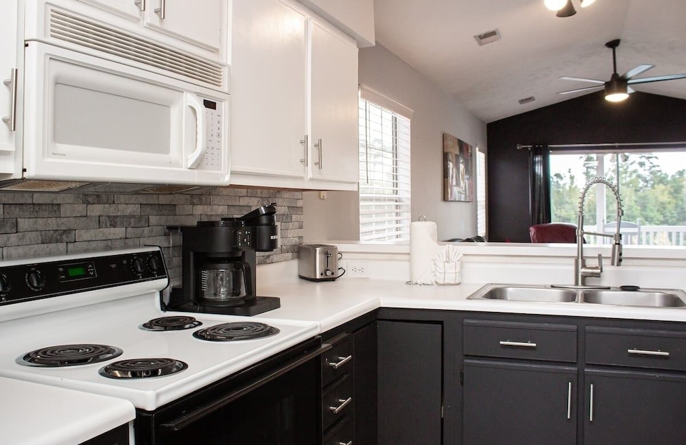 Waterway Village 18g 2 Bedroom Condo