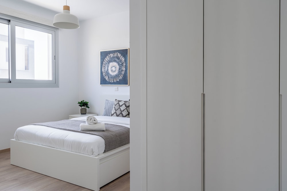 Valleria - 2 BR Apt W Pool in Larnaca