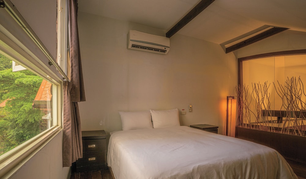Regale Villa Hotel