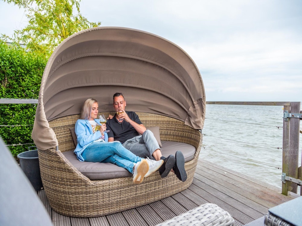 Modern Chalet With Dishwasher on the Markermeer