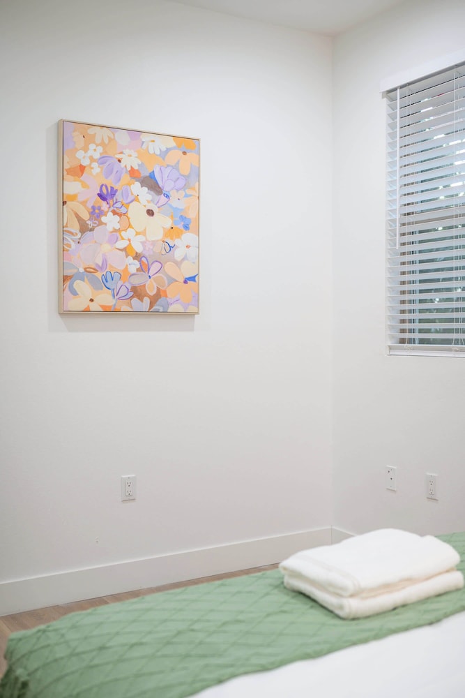 Not Affected by the Fire/modern 5BR Home With Parking, Near LA Attractions #4