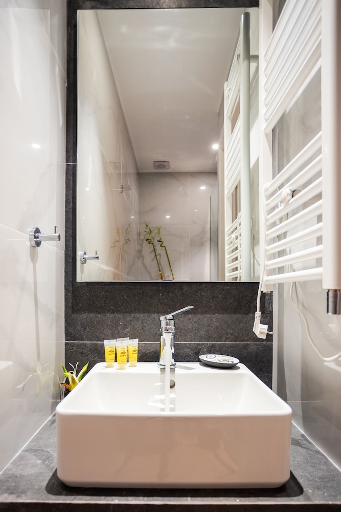 Exclusive 3-bedroom Haven in Kolonaki Center