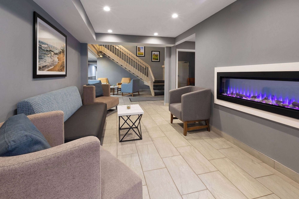 Sheboygan Vacations - La Quinta Inn by Wyndham Sheboygan - Property Image 4