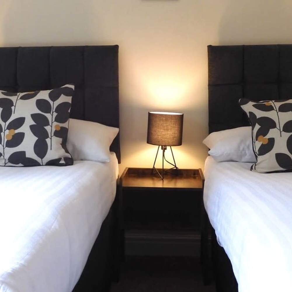 Lion House Chester - Very Near Zoo Ideal for Families view 4