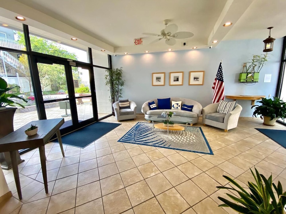 Edgewater House 213