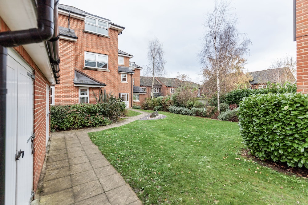 Guildford Vacations - Roomspace Apartments-Courtyard Guildford - Property Image 2