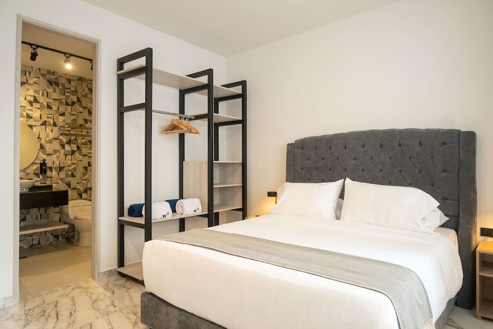 w Lovely 1BR w AC Near Ciudad Amurallada
