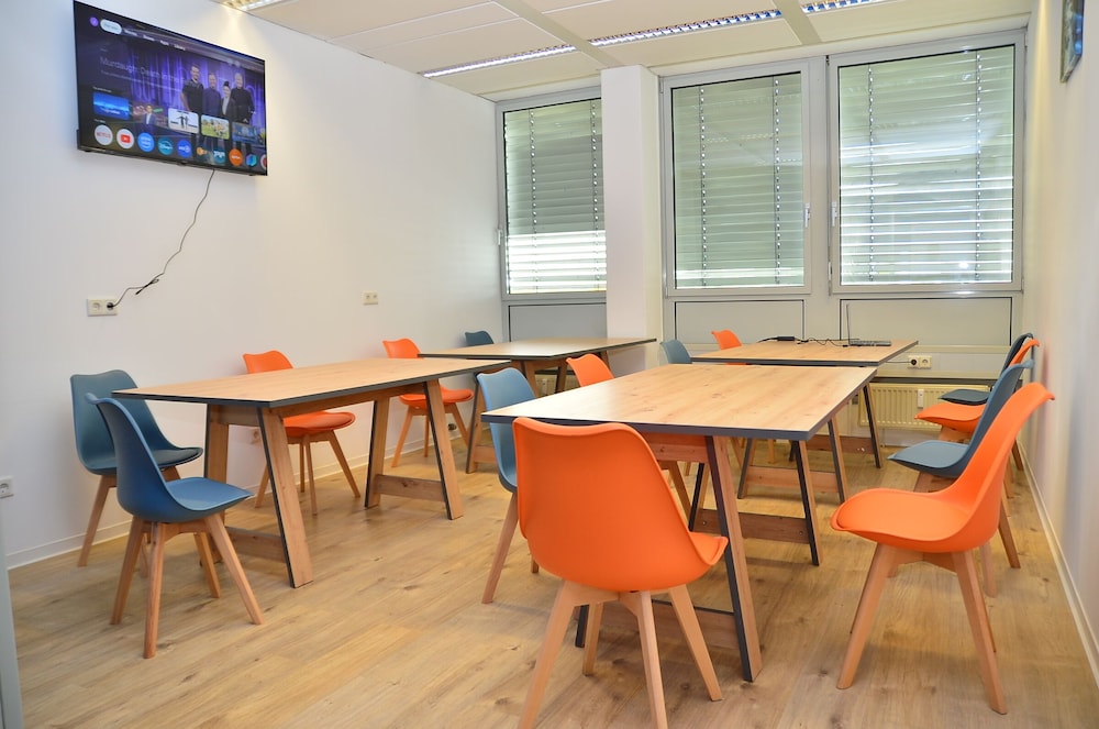 XENON HOSTELS UG