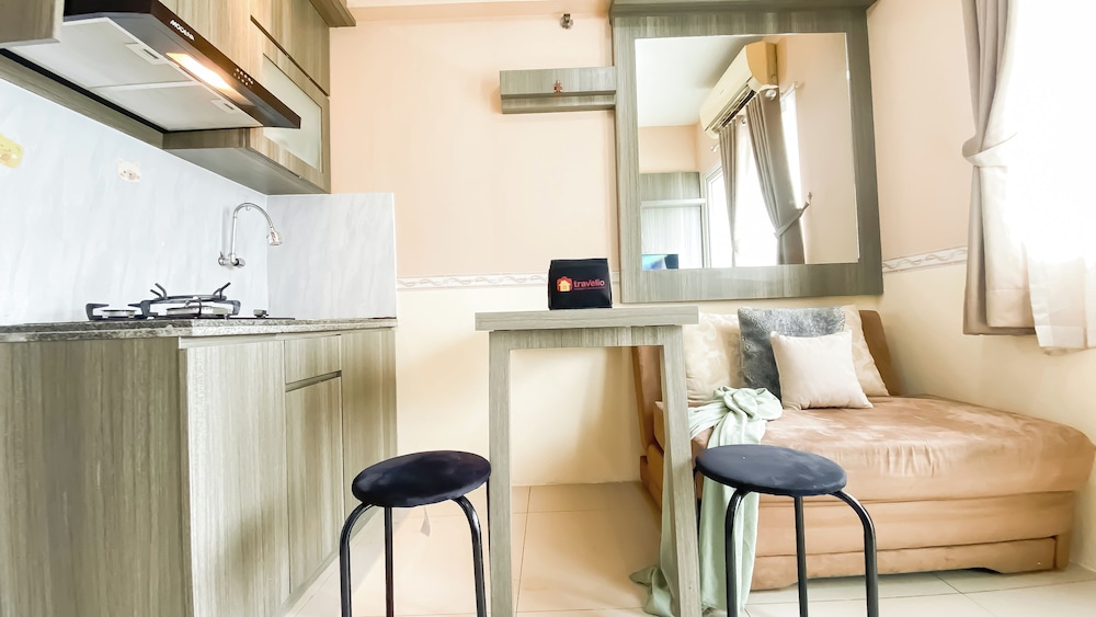 Comfy 2Br Near Mall At Green Pramuka City Apartment