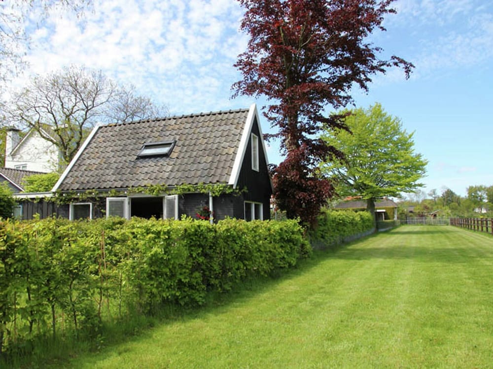 Peacefule Holiday Home for 2 People in Heiloo near Egmond