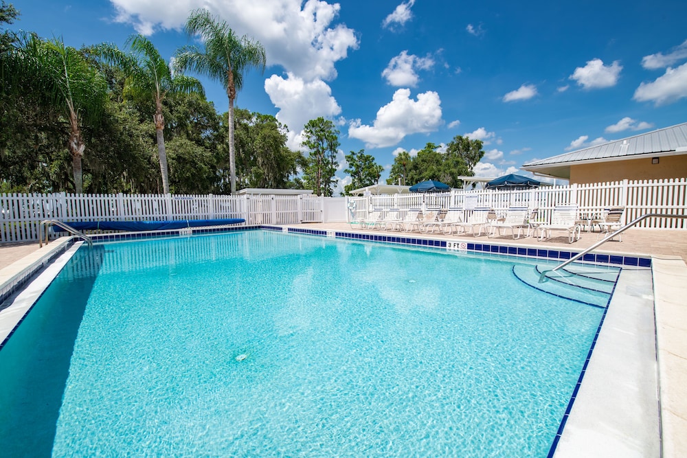 Sebring Vacations - Buttonwood Bay RV Resort - Property Image 10