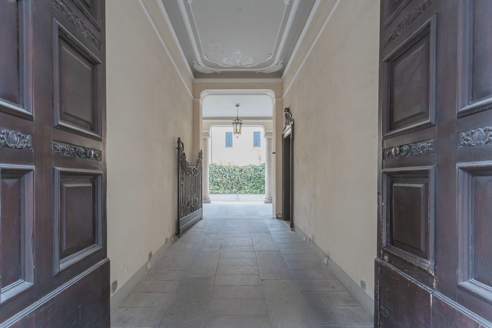 Cinque Giornate 70 Suites by Rent all Como
