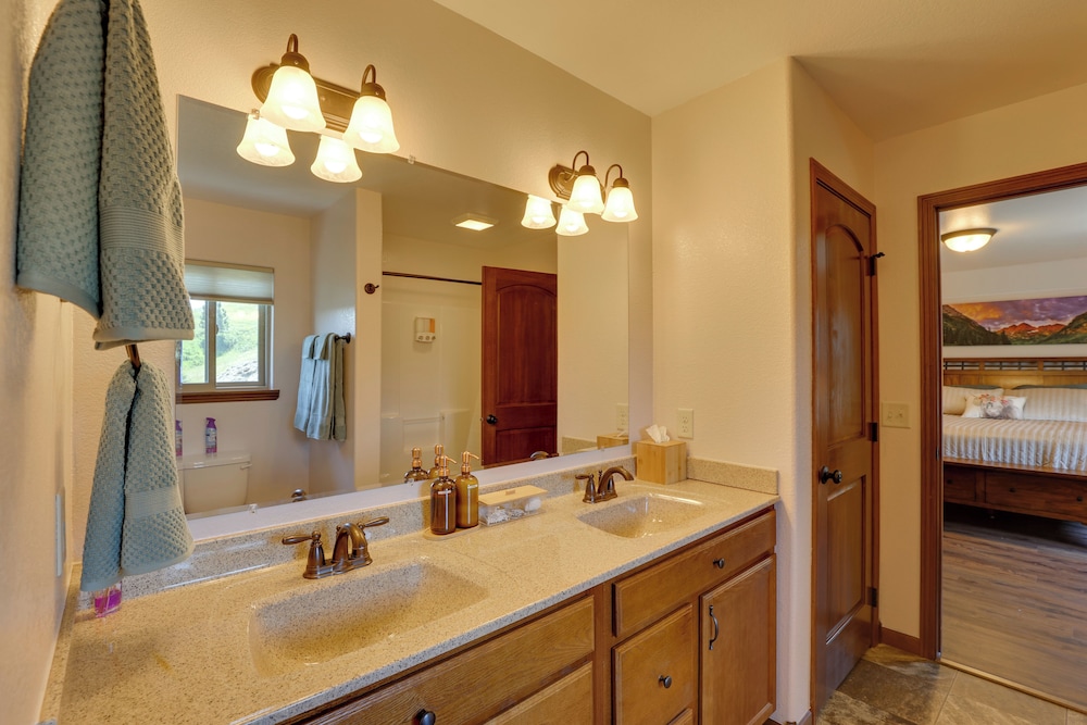 2 Mi to Downtown Sturgis: Quiet Ranch Home w/ View