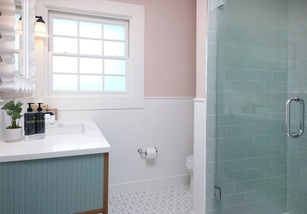 Duval Gardens at Southernmost Beach Resort – Adults Only