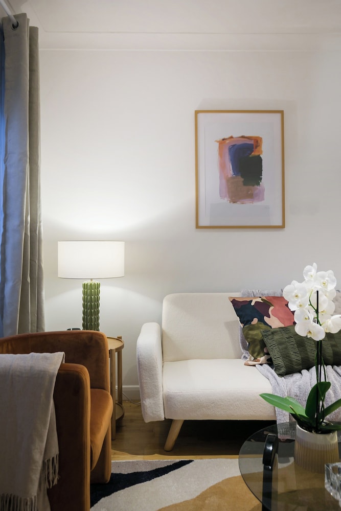 Perfectly Located Apartment Above Tube Station