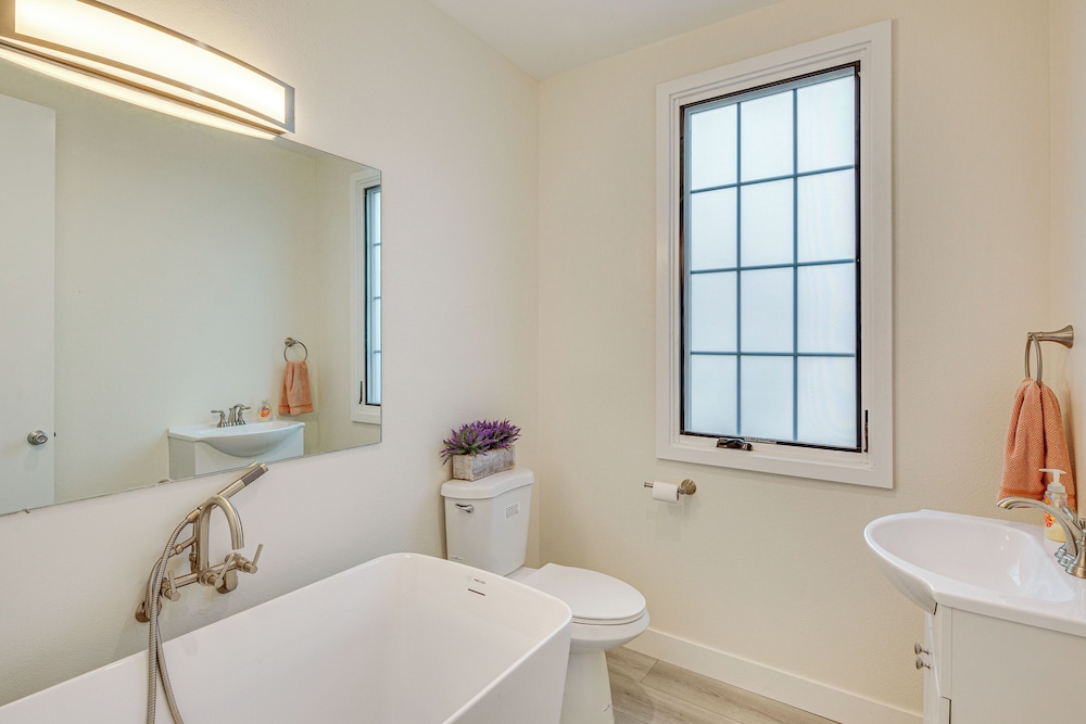 Shop, Dine & Explore Pasadena! Newly Built Home