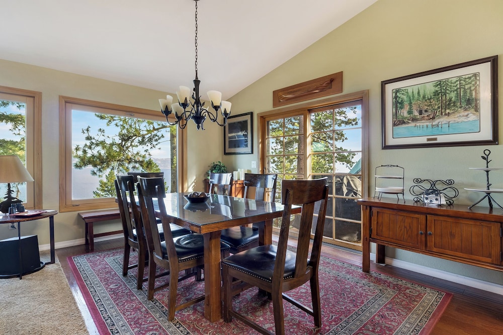 Tahoe Mountain Retreat Sleeps 12!