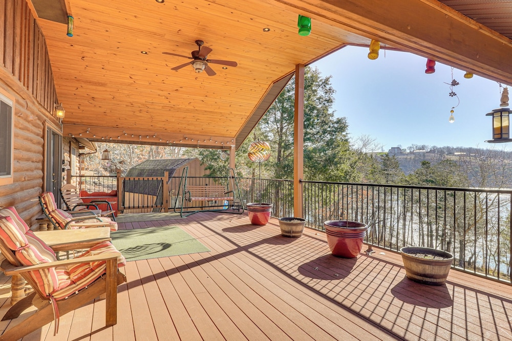 Table Rock Lake Cabin w/ Waterfront Views!