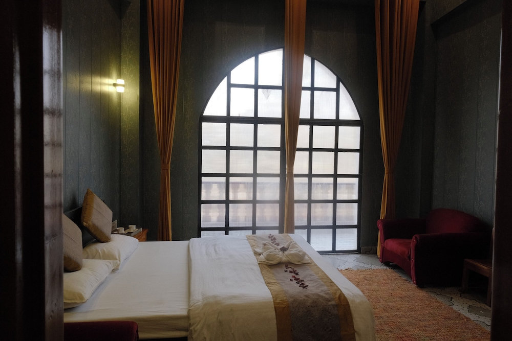 Qila Hotel