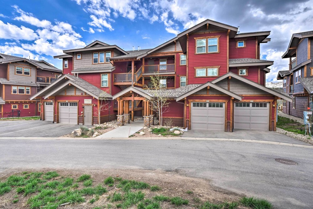Fraser Condo w/ Views & Hot Tub: Near Winter Park! view 5