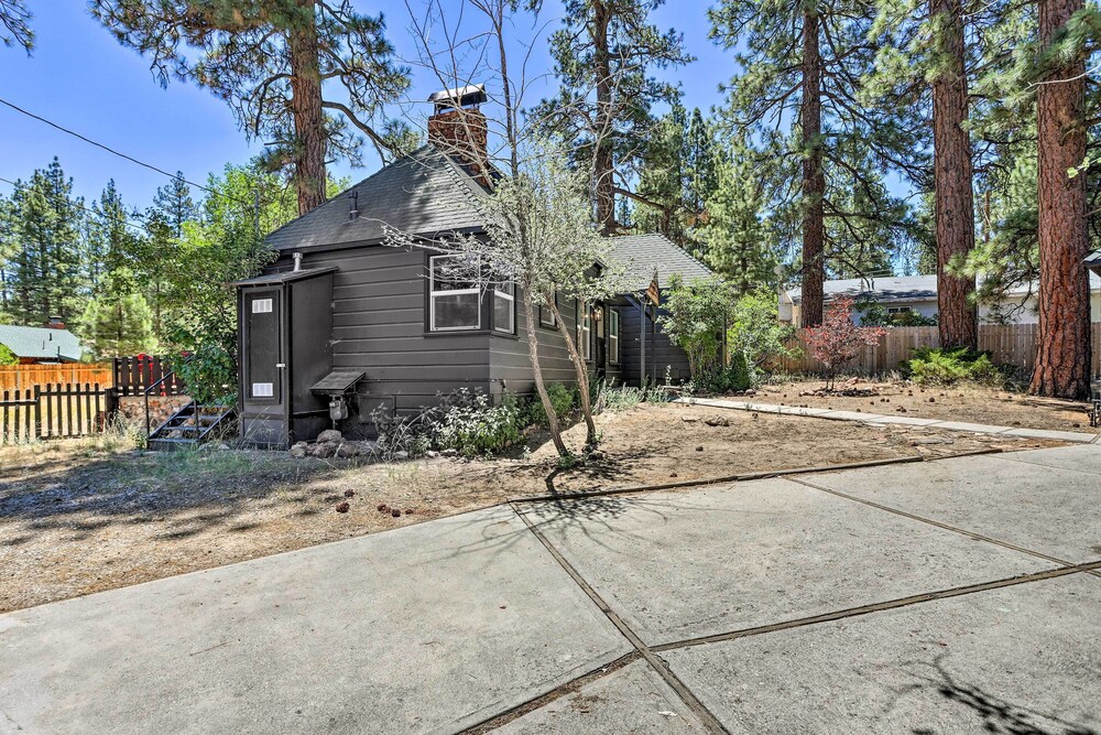 2 Mi to Big Bear Lake: Cabin w/ Game Room view 5