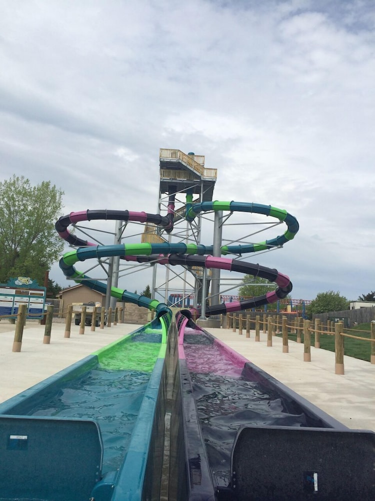 Darien Lake Lodge on the Lake
