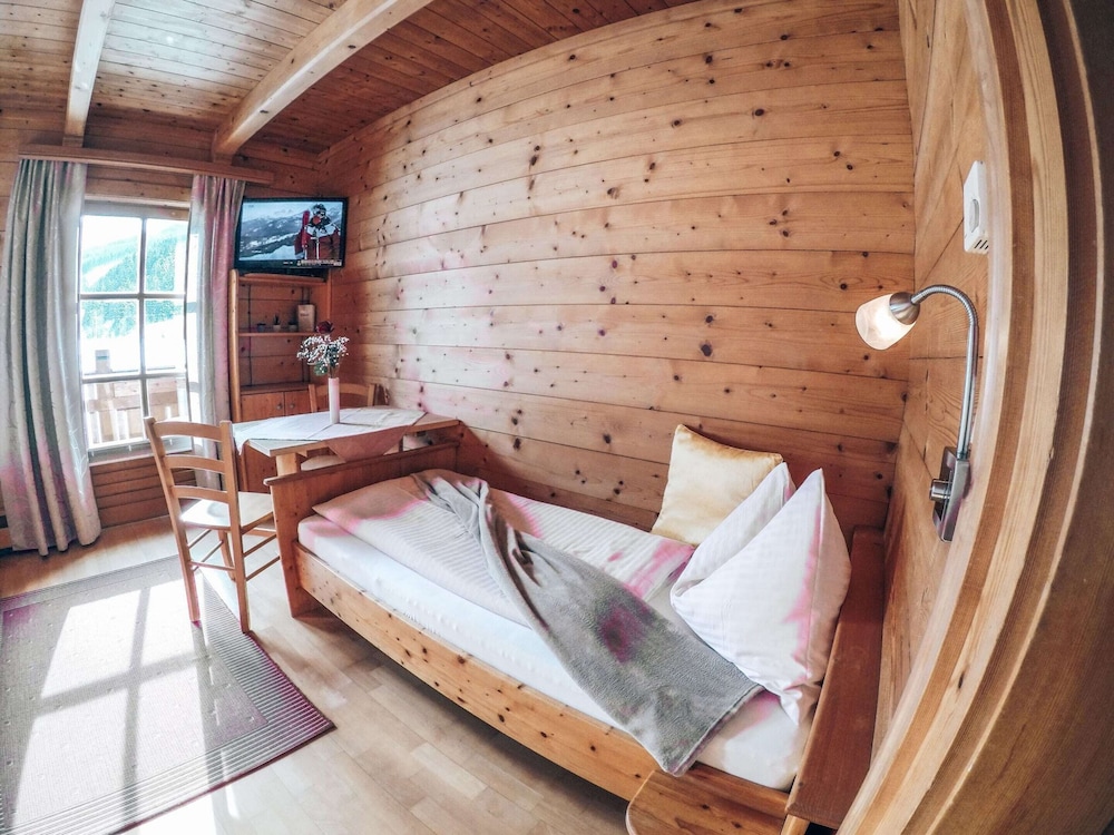 Cozy Holiday Apartment Close to the Slopes view 4