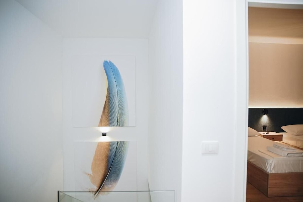 Parrot's Home Lalez Bay photo 5