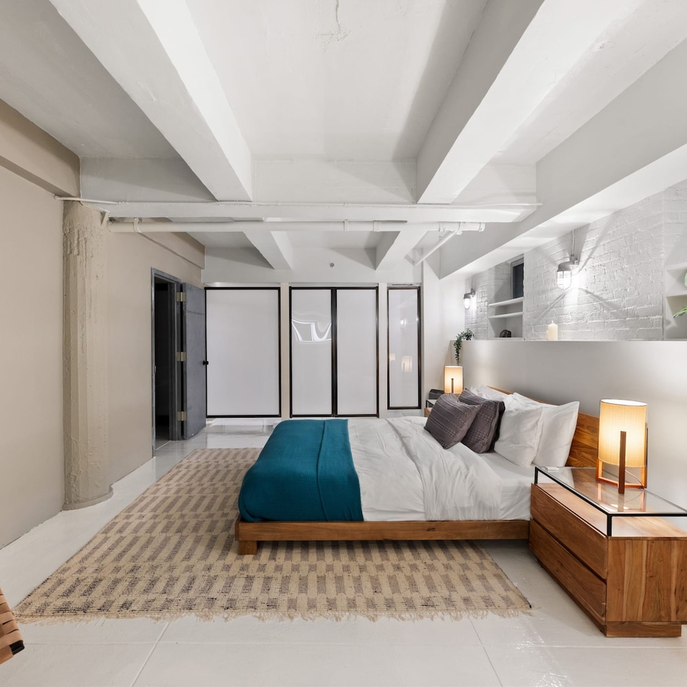 Greenwich Court by Rove Travel 3BR Loft w Sauna