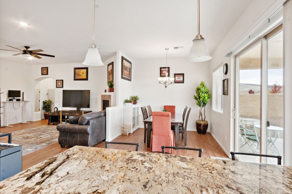 Cozy Granville Retreat W/ Modern Amenities 3 Bedroom Home