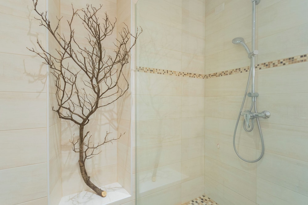 Enchanted Como Lake - Tremezzo Apartments by Rent all Como