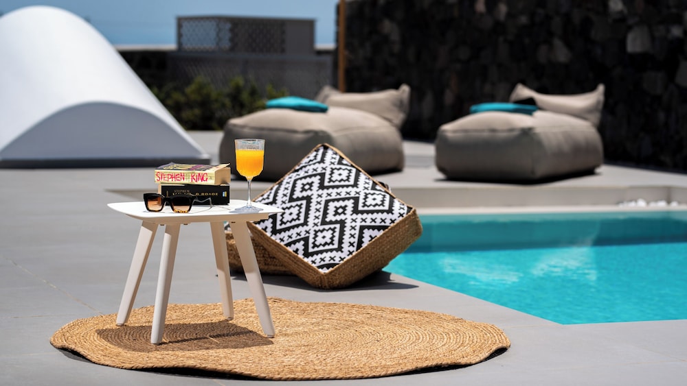 MODERN DOME HOMES OF SANTORINI