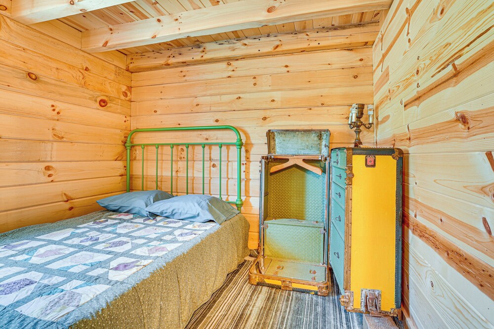 'fins & Flowers' Lewiston Cabin w/ Trout Fishing!