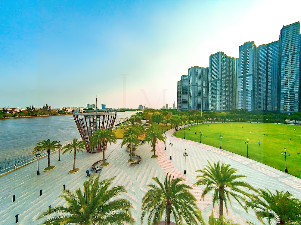 Landmark 81 - Sun Megalight Apartment